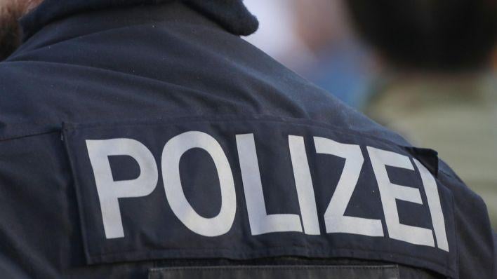 Polizeischüler soll Mann rassistisch beleidigt und geschlagen haben