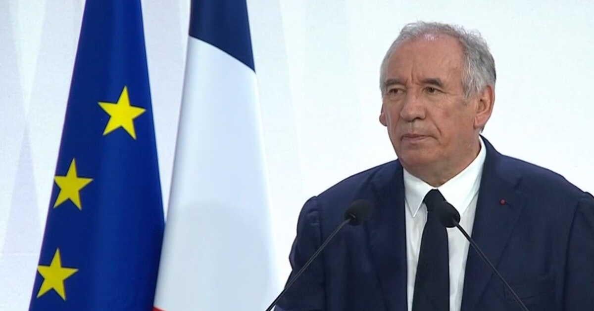 François Bayrou prévient : la France « est en danger immédiat » face au surendettement