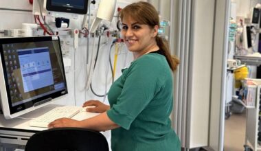 Herlev Hospital vil fastansætte Farzaneh som sygeplejerske – men nu skal hun forlade landet, få uger før hun er i mål