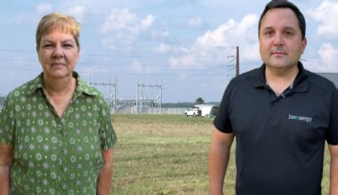 Darien residents question project leaders over proposed energy center
