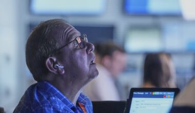 Wall Street falls as Nvidia, Palantir and other AI stars keep sinking