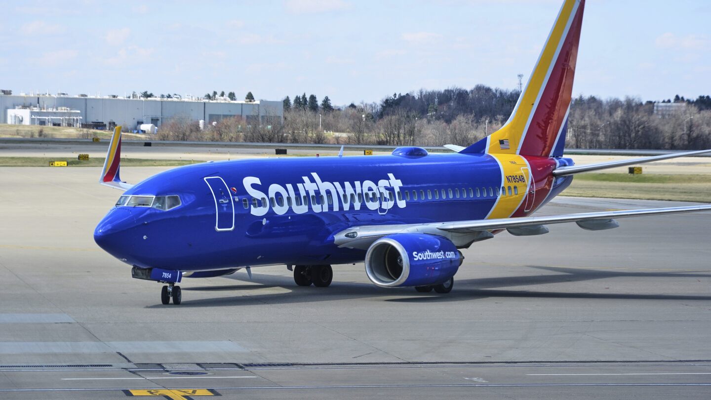 Plus-size travelers face new rule for extra seat on Southwest Airlines