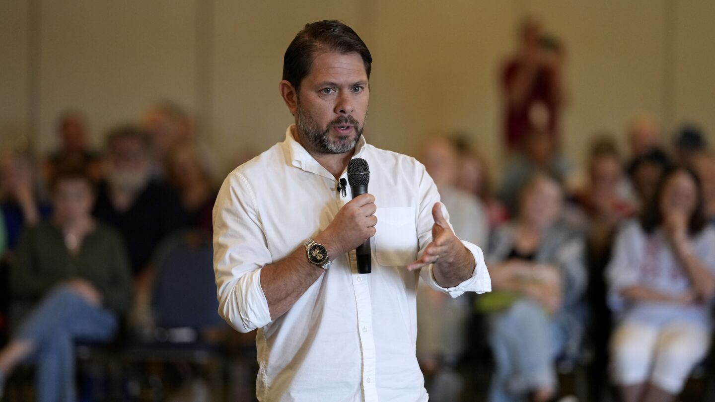 Sen. Ruben Gallego charges up Iowa crowd as he attacks Trump's tax bill