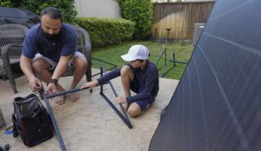 Small plug-in solar panel systems gain traction in US