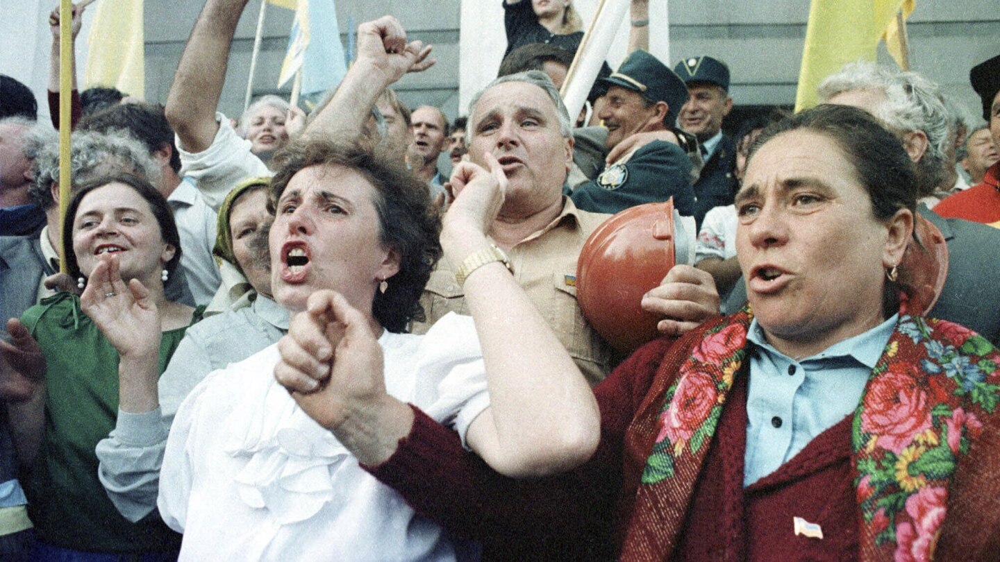 Protests paved the way for Ukraine independence but Russia still had influence