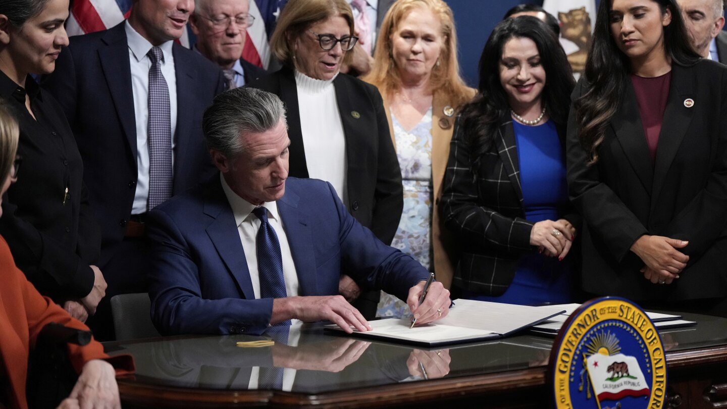 Newsom signs legislation for California special election on redistricting