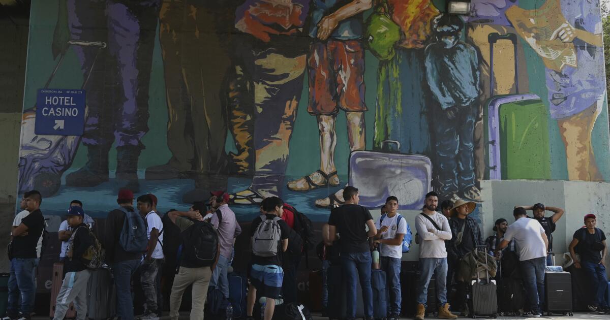 14,000 U.S.-bound migrants have returned south since Trump border changes, U.N. says