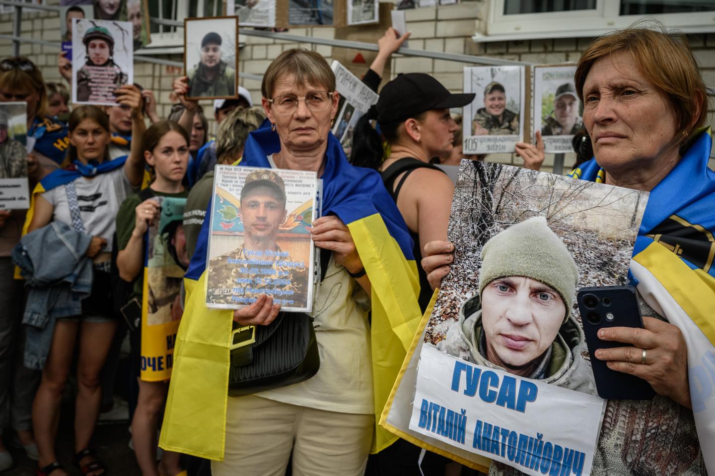 En Ukraine, les prisonniers de guerre libérés par la Russie reviennent dans un état épouvantable