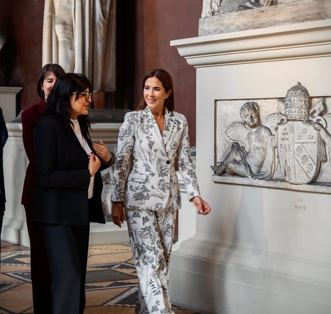 Queen Mary wearing a suit by Fold London 👗