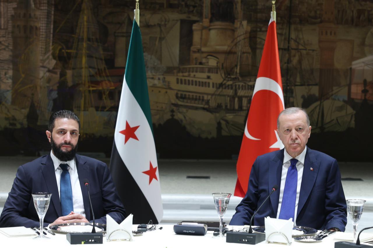 Turkish President Recep Tayyip Erdogan (R) meets with the Syrian President Ahmed Sharaa in Istanbul, Turkiye on May 24, 2025. (AA Photo)