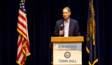Political polarization to Gaza: Senator Wyden takes questions from passionate audience in Madras town hall