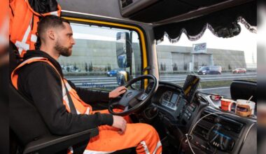 Tim bergt auto's op de ring van Rotterdam: 'Als iedereen morgen z’n telefoon weglegt, hebben wij geen werk meer'