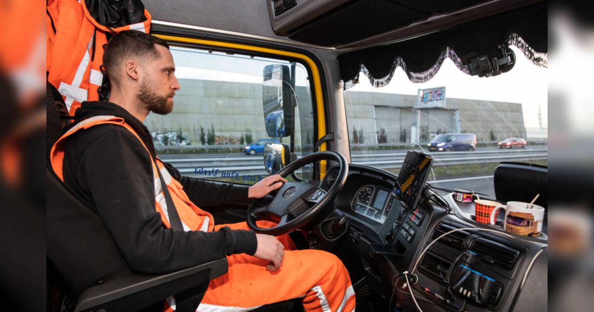 Tim bergt auto's op de ring van Rotterdam: 'Als iedereen morgen z’n telefoon weglegt, hebben wij geen werk meer'
