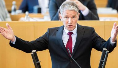 Angelehnt an Hitlerjugend: AfD-Politiker Höcke teilt Nazi-Parole bei X