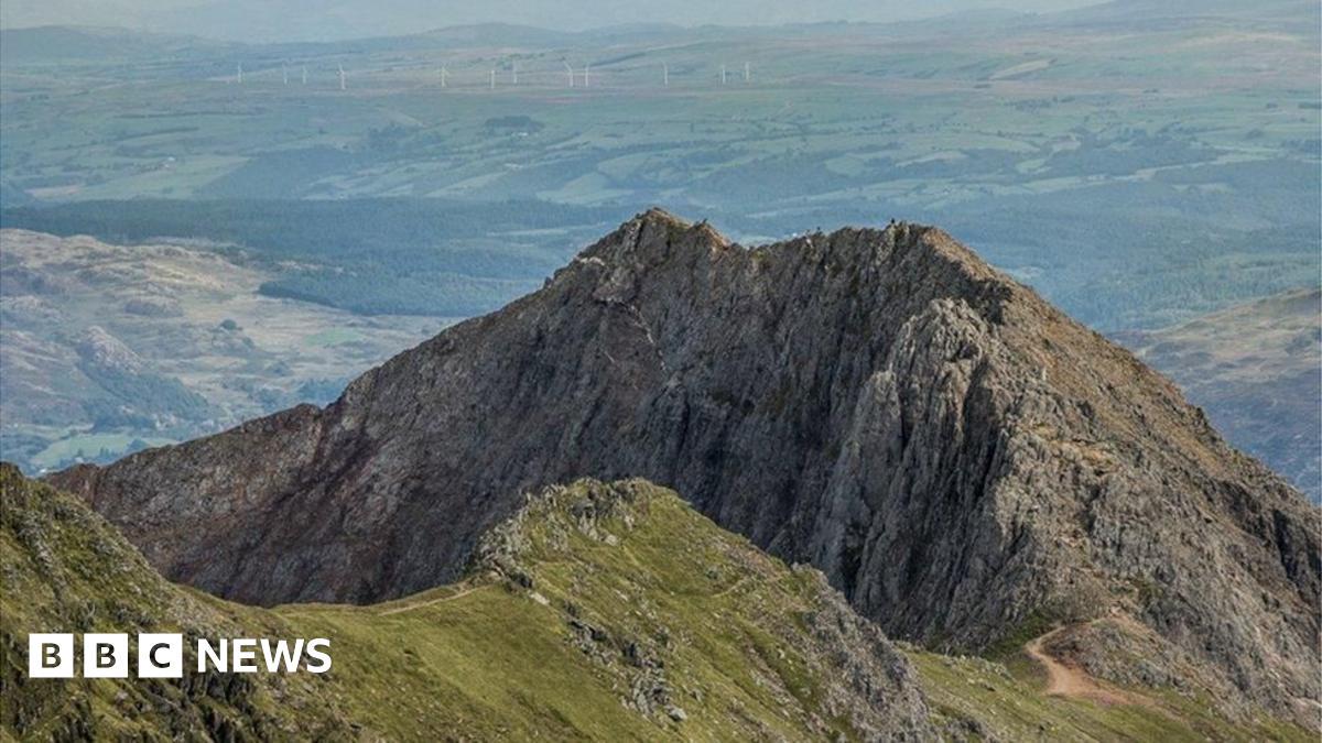 Man, 36, dies after fall from Crib Goch mountain ridge