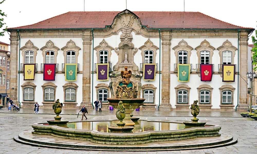 Braga: Funcionária autárquica vendia "cunhas" por 400 euros