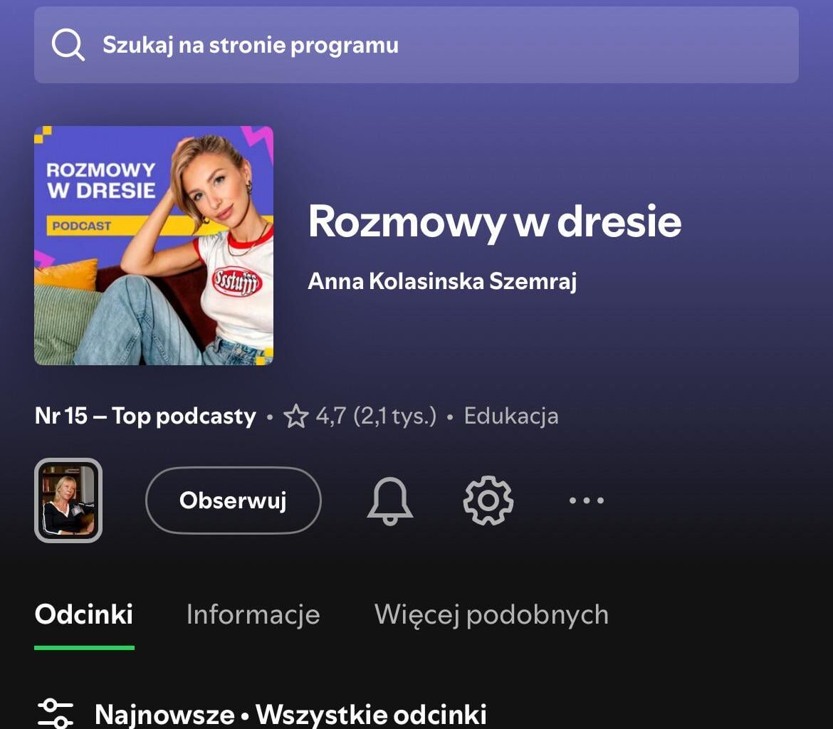 Prowadząca podcastu Rozmowy w dresie ma na zdjęciu jeansy