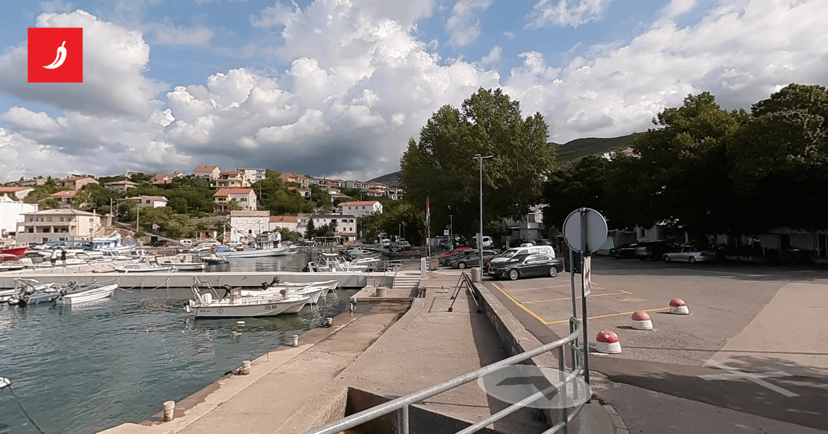 Drunk Poles causing chaos in Croatia, one entered the cafe with an axe