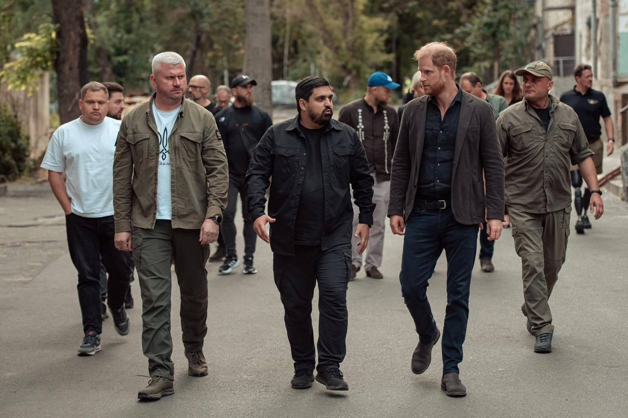 Prince Harry in Kyiv inspecting a building damaged by Russian forces.