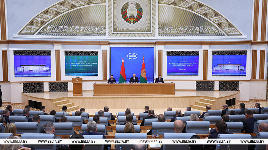 Lukashenko outlines priorities for Belarusian banks