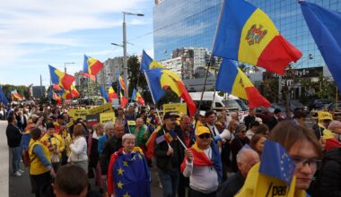 Moldova's high-stakes vote: Democracy v disinformation