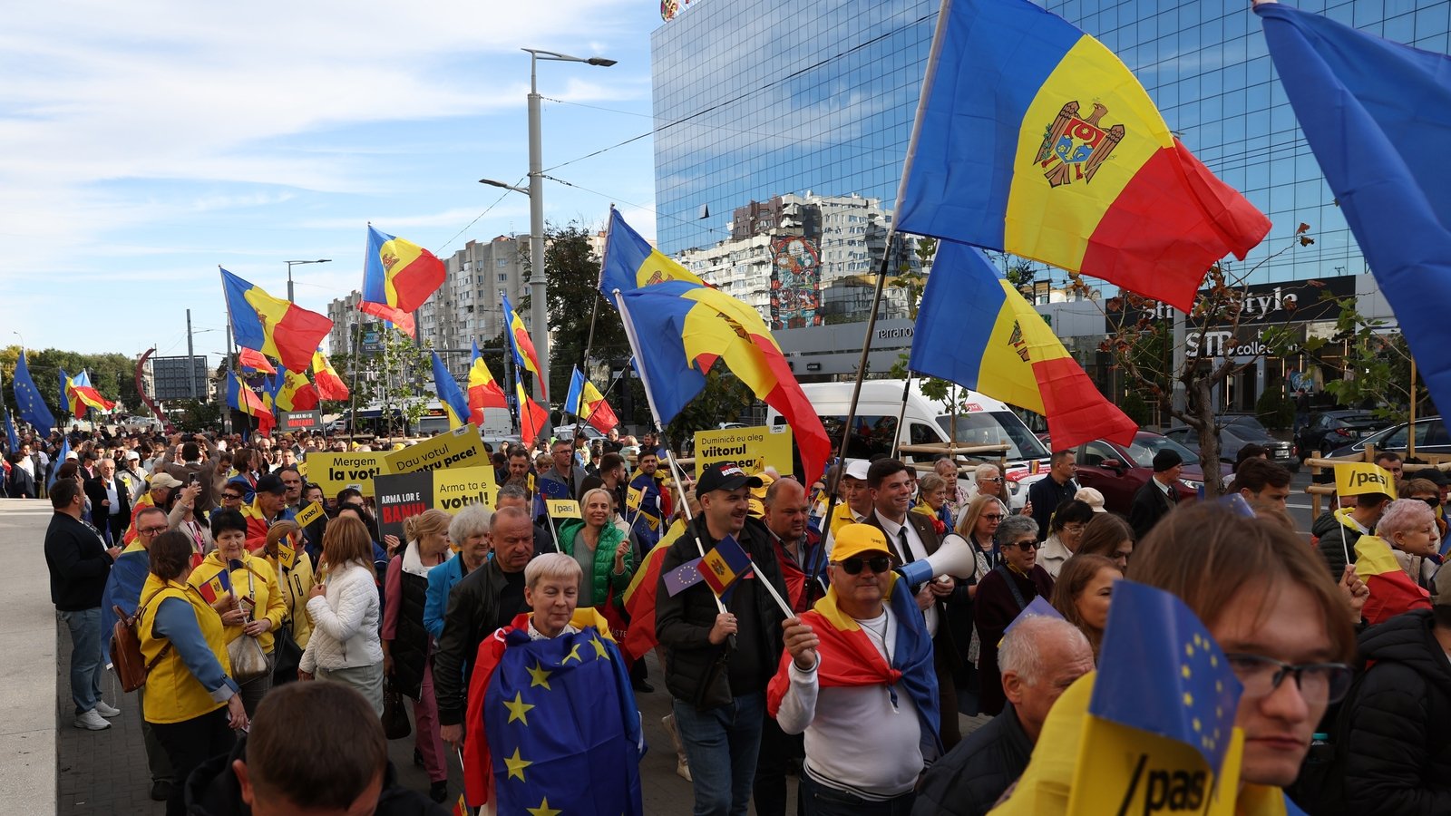 Moldova's high-stakes vote: Democracy v disinformation