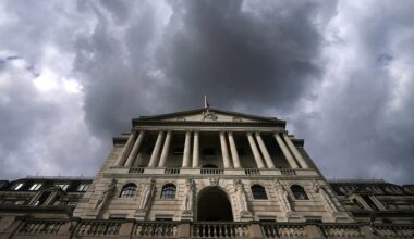 Interest rates could remain at 4% until 2026, economists say