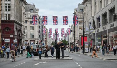 Bank of England poised to hold interest rates as retail sales jump