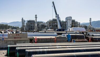 Natural gas prices fall below zero, forcing production closures