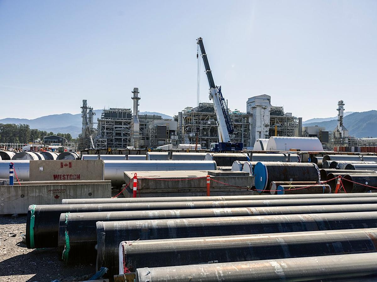 Natural gas prices fall below zero, forcing production closures