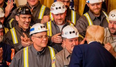 Public and Planet to 'Pay the Price' as Trump Props Up Coal With $625 Million Bailout | One campaigner called it “nothing more than a wealth transfer from the American people to Trump’s billionaire friends sitting atop a failing industry.”