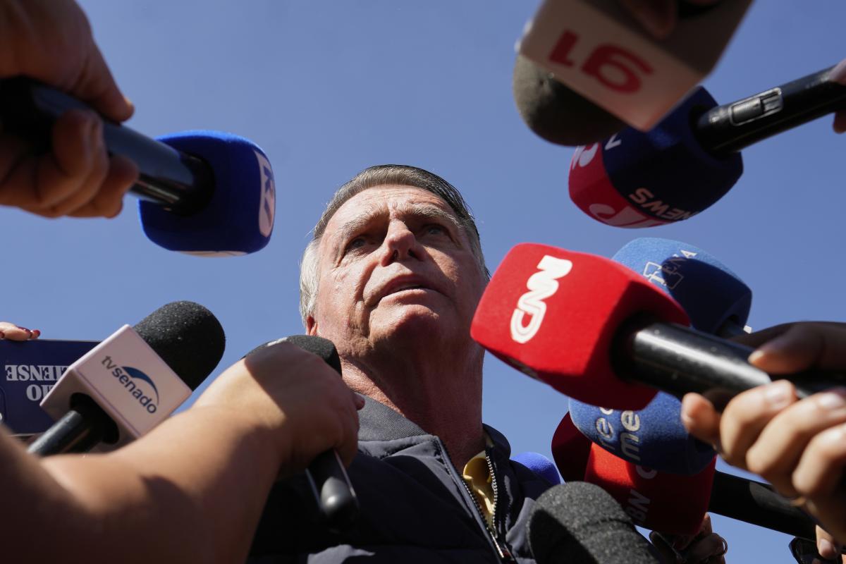 Bolsonaro condamné à 27 ans de prison pour "tentative de coup d'État"