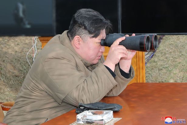 Kim Jong Un inspecting the weapon system 