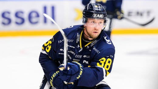 Det är snällare nu än när Olle Alsing började spela A-lagshockey: ”Det var ingen som skrattade åt en utan man skrattade ihop. Man fick skämmas lite, göra bort sig lite, men det gjorde också gruppen stark”, säger HV71-kaptenen.