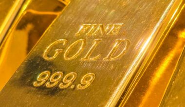 Gold hits record as central bank holdings top US Treasurys for first time since 1996