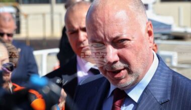 Stable Majority Guarantees Government Continuity