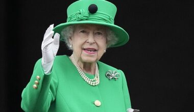 The Queen followed doctors’ orders, giving up her much-loved gin and tonics, gin and Dubonnets and martinis, and instead having apple juice (and tomato juice on a Sunday as a treat) to help extend her life... and made it to her Platinum Jubilee (pictured)