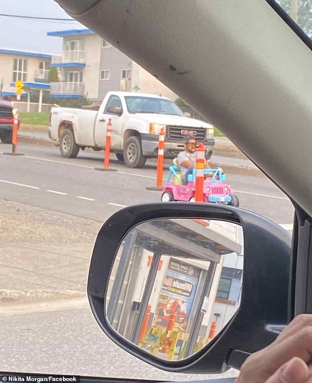 Another viral photo shows Lincoln driving in a closed lane under construction before he was pulled over
