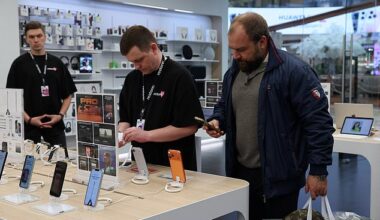 Apple's highly coveted iPhone 17s have gone on sale in Moscow - despite the major US tech company banning sales in Russia following the Ukraine war