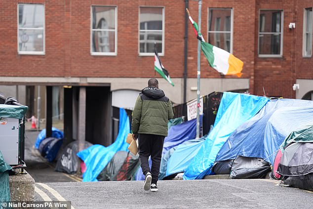 Ireland will offer migrant families up to €10,000 if they drop their asylum claims as it battles a chronic housing crisis