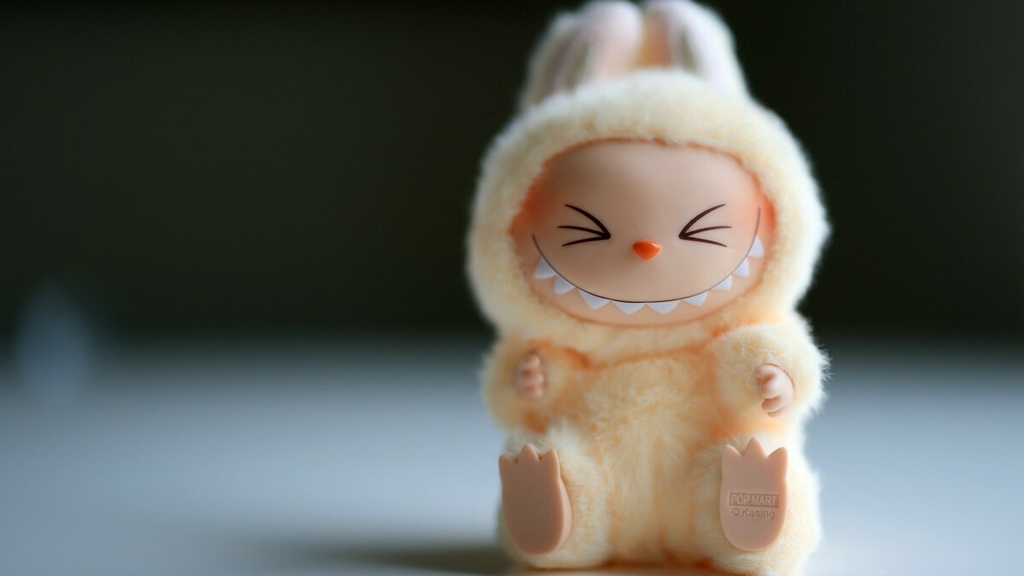 RTL Today - Handbag plushies: Labubu craze takes off in Luxembourg