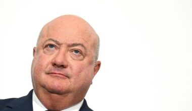 Sparpotenzial: Bundeskanzler Christian Stocker will Stromnetzbetreiber von 110 auf 80 reduzieren