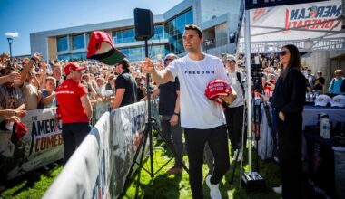 Podkaster Charlie Kirk skutt og drept i Utah i USA