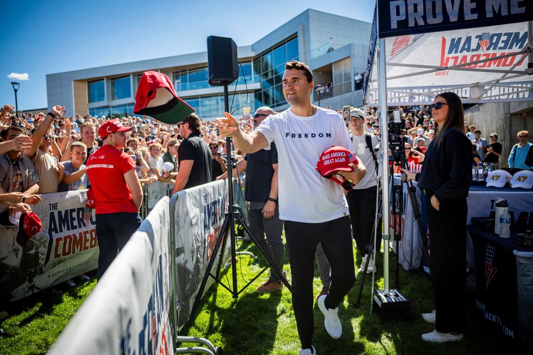 Podkaster Charlie Kirk skutt og drept i Utah i USA