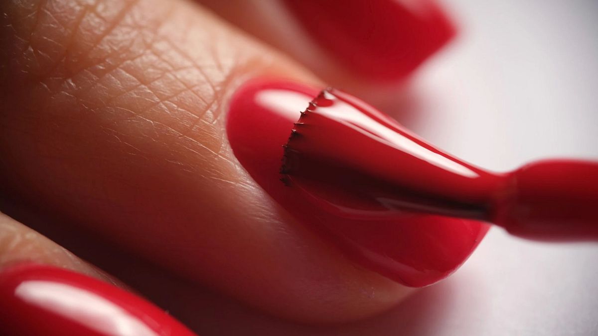 L’Europe interdit un ingrédient toxique des vernis à ongles en gel, suspecté d’affecter la fertilité