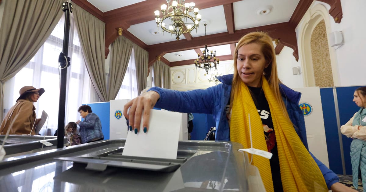 Moldovan cops raid suspected Russian-backed meddlers before election – POLITICO