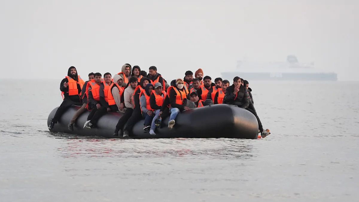 Three migrants die and three missing in Channel crossings