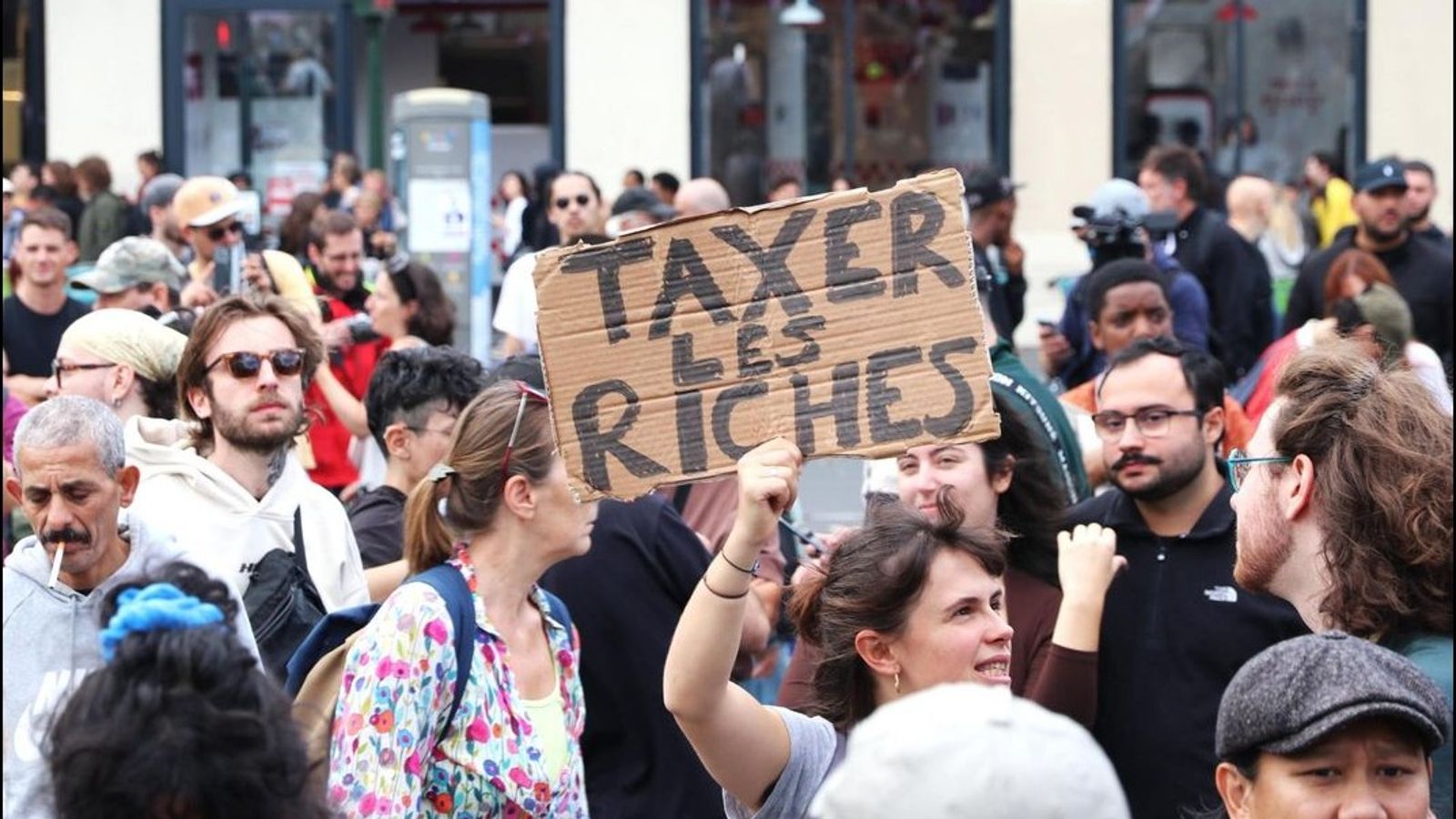 Social anger erupts at “Block Everything” protests across France