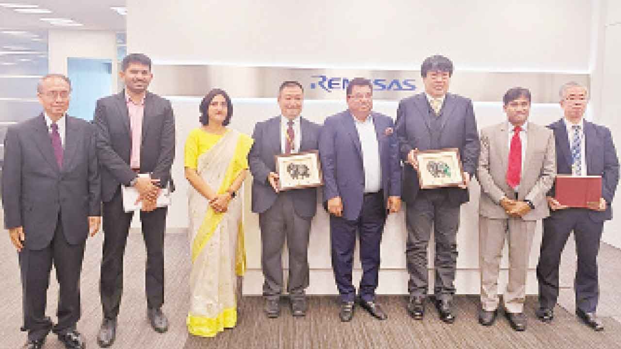 State delegation visits Renesas Corpn in Japan