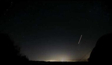 Time-lapse fra natten til i dag ved Præstø Fjord - Ingen droner, men masser af stjerner, fly og satellitter ;)